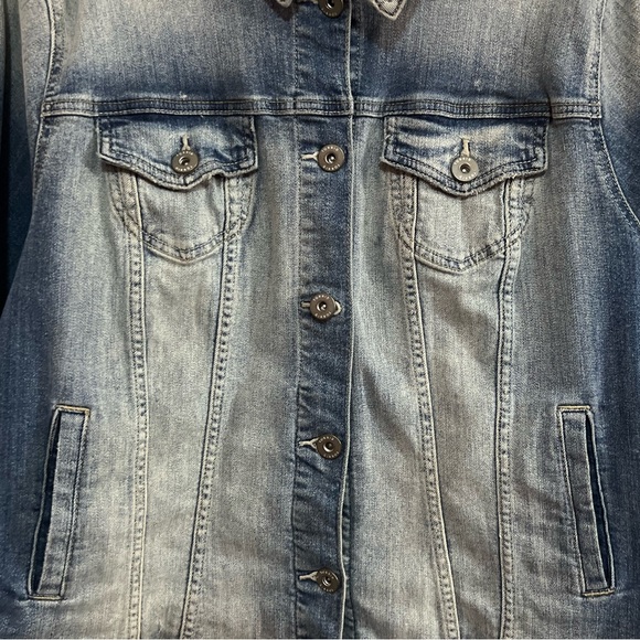 Torrid DISTRESSED JEAN JACKET Size 3 - Picture 11 of 12